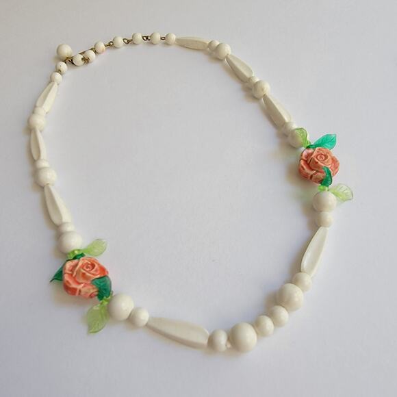 Elegant Painted Rose Bead White Choker Necklace with Vintage Charm - Picture 1 of 10